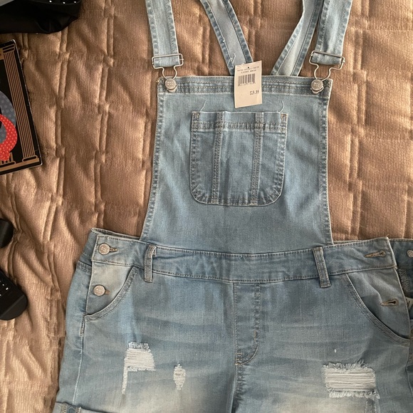 Denim overall distress shorts - Picture 2 of 6